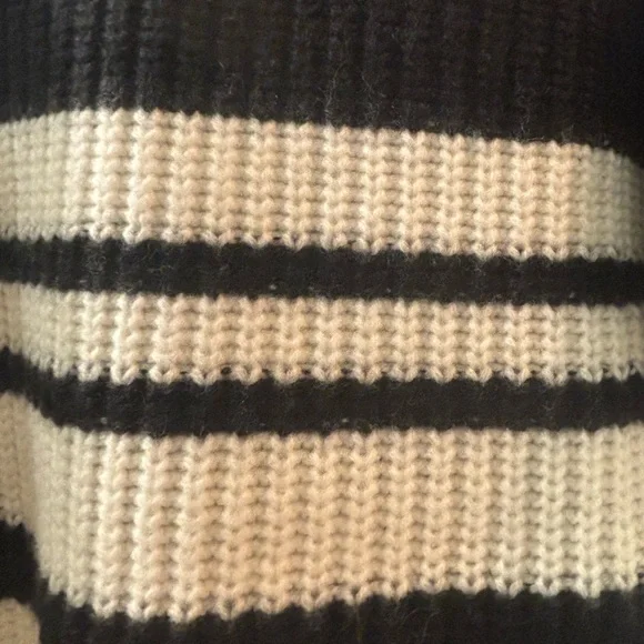 Equipment Femme • Soft • 100% Wool • Black and White (off white) Striped Sweater - Picture 6 of 16